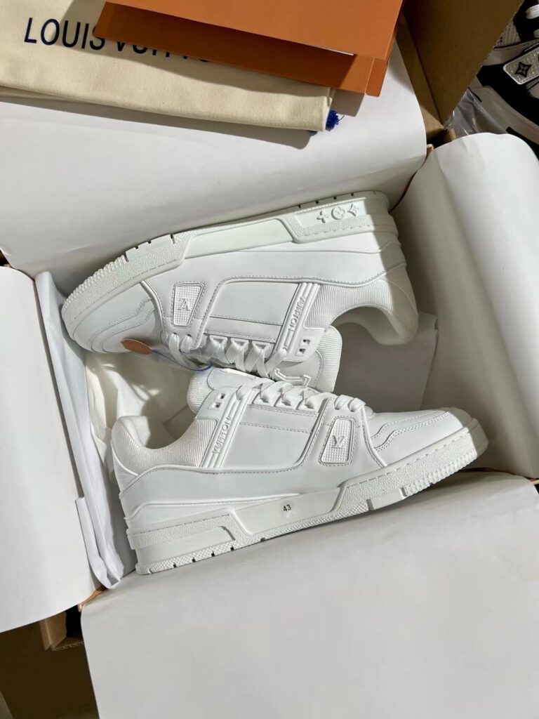 LV Trainer Sneaker 02